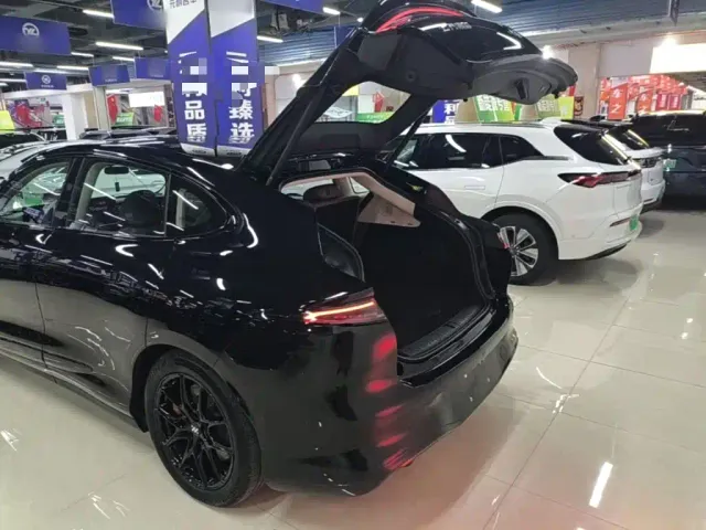 IM Motors LS6 — Фото автомобиля 18
