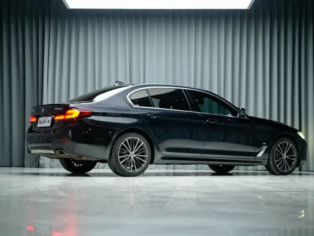 BMW 5 Series — Фото автомобиля 9