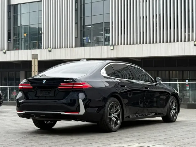 BMW 5 Series — Фото автомобиля 4