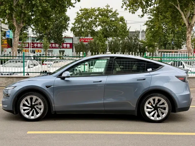 Tesla Model Y — Фото автомобиля 5