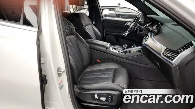 BMW X6 xDrive40i M Sport — Фото автомобиля 11