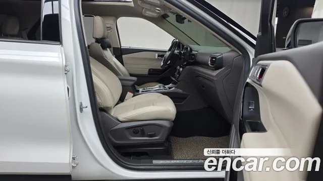 Ford Explorer — Фото автомобиля 16
