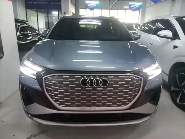 Audi Q4 e-tron — Фото автомобиля 2