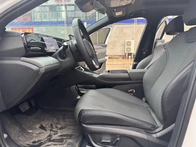 BYD Qin L — Фото автомобиля 10