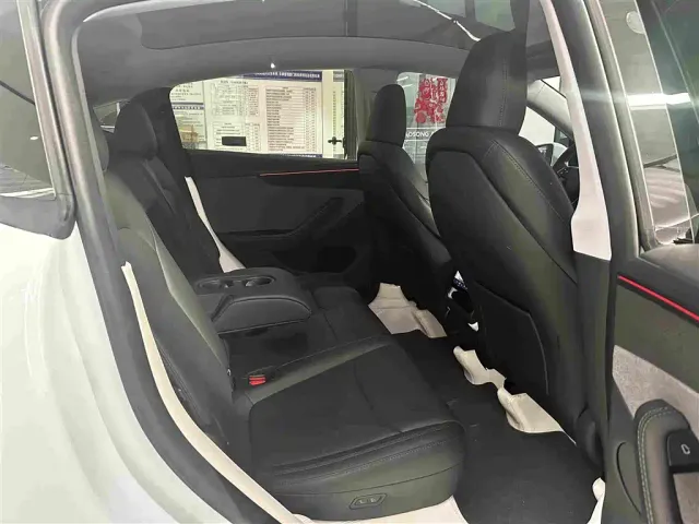 Tesla Model Y — Фото автомобиля 14