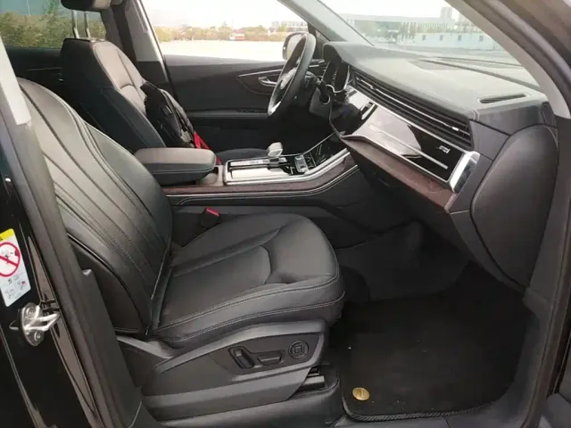 Audi Q7 — Фото автомобиля 24
