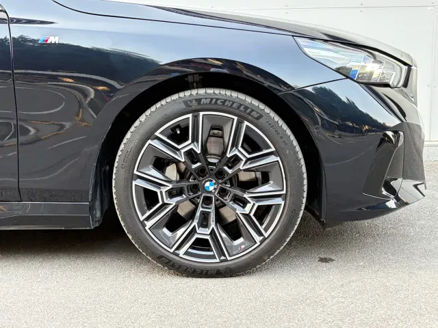 BMW 5 Series — Фото автомобиля 11