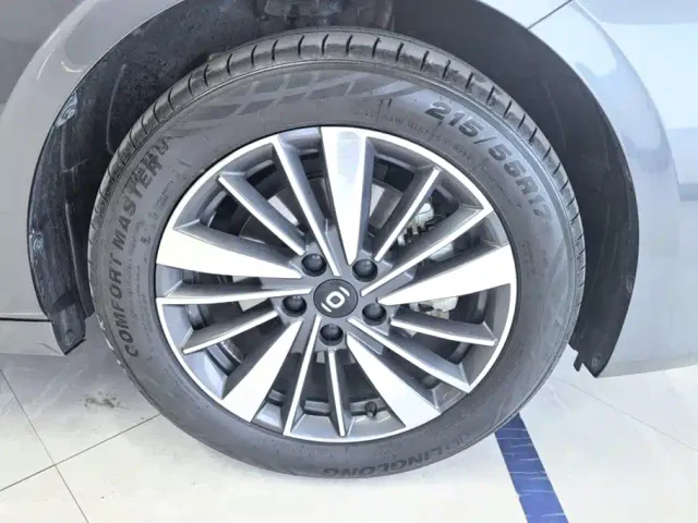 Changan Qiyuan A05 — Фото автомобиля 6
