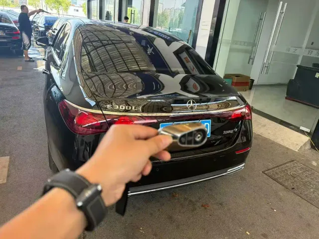 Mercedes-Benz E-Class — Фото автомобиля 4