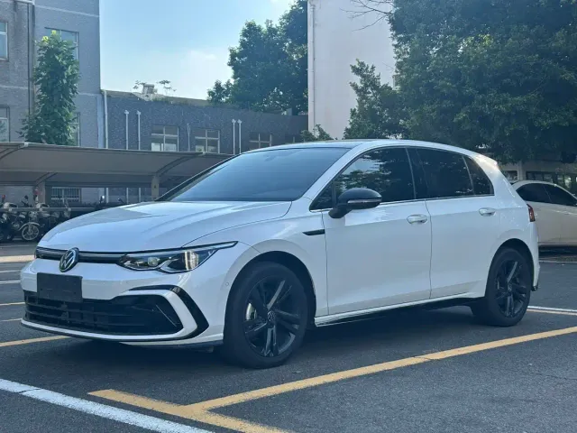 Фотография автомобиля — Volkswagen Golf