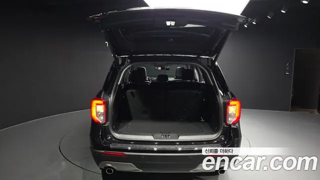 Ford Explorer — Фото автомобиля 15