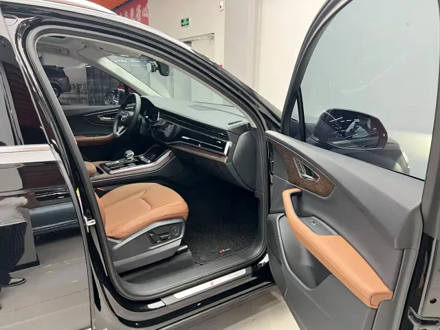 Audi Q7 — Фото автомобиля 17
