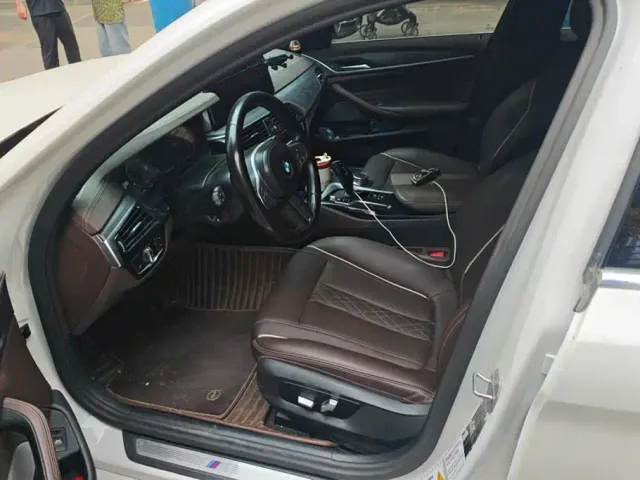 BMW 5 Series — Фото автомобиля 9