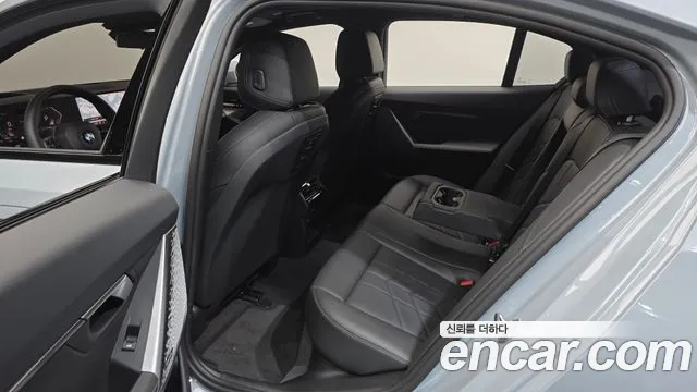 BMW 5 Series G60 — Фото автомобиля 18