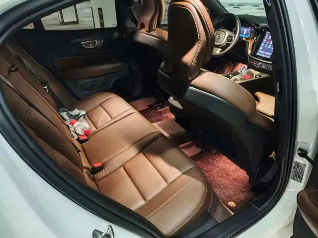 Volvo S60 — Фото автомобиля 5