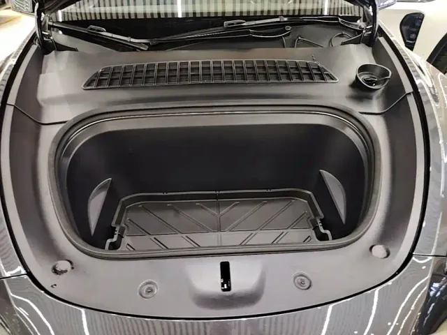 Tesla Model Y — Фото автомобиля 19
