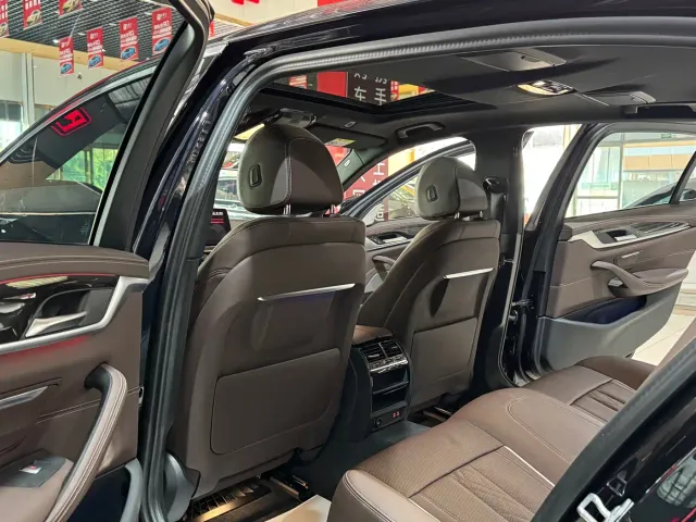 BMW 5 Series — Фото автомобиля 11
