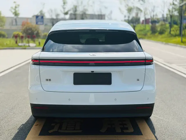 Li Auto i6 — Фото автомобиля 20
