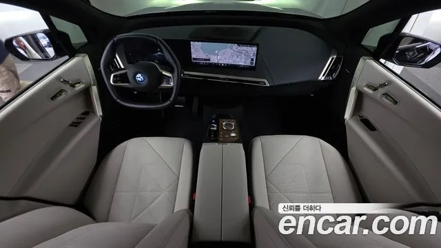 BMW iX — Фото автомобиля 10
