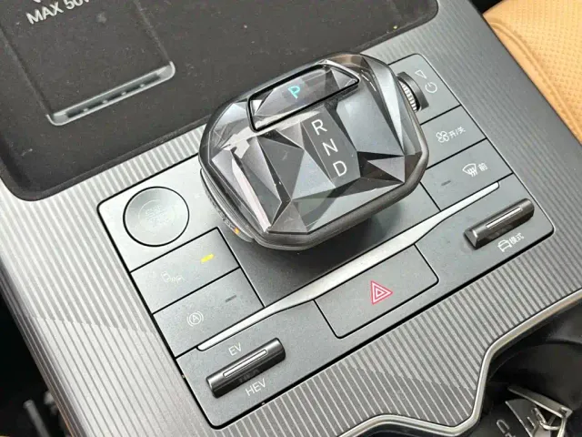 BYD Song L DM-i — Фото автомобиля 18