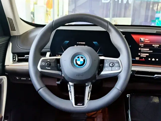 BMW iX1 — Фото автомобиля 14