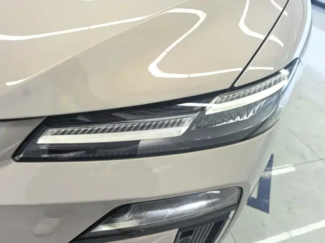 Roewe M7 DMH — Фото автомобиля 5