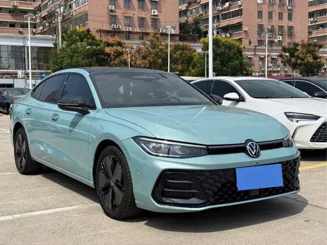 Volkswagen Passat — Фото автомобиля 3