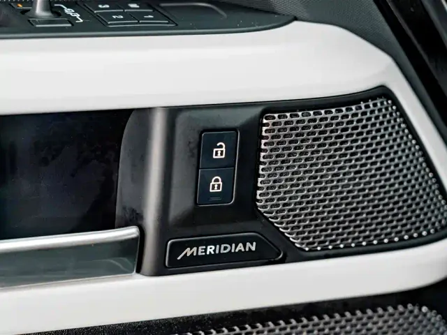 Land Rover Defender — Фото автомобиля 23