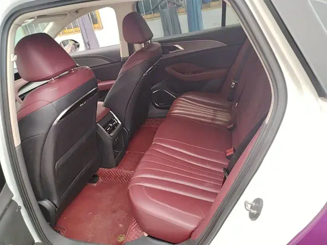 Hongqi H5 — Фото автомобиля 16
