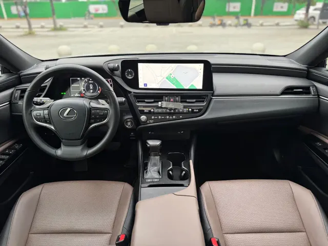 Lexus ES — Фото автомобиля 12