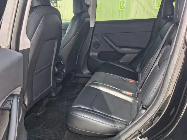 Tesla Model Y — Фото автомобиля 6