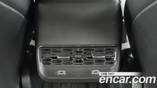 Tesla Model 3 — Фото автомобиля 30
