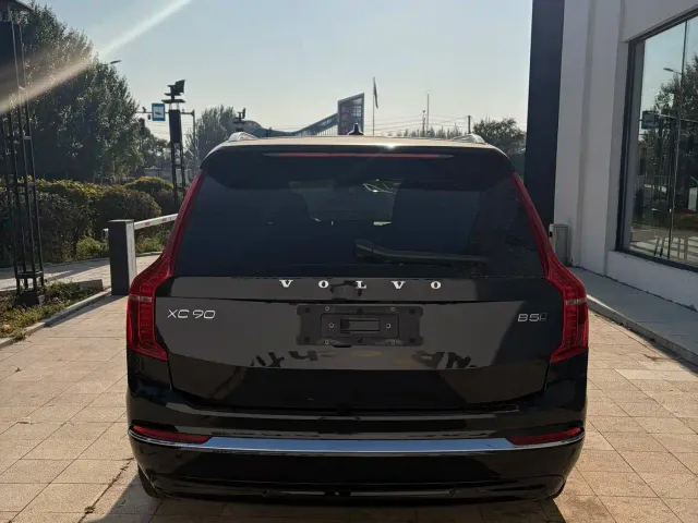 Volvo XC90 — Фото автомобиля 3