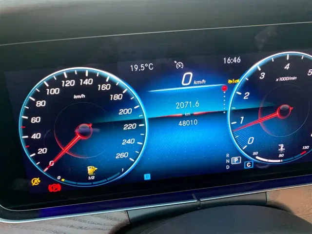 Mercedes-Benz E-Class — Фото автомобиля 12