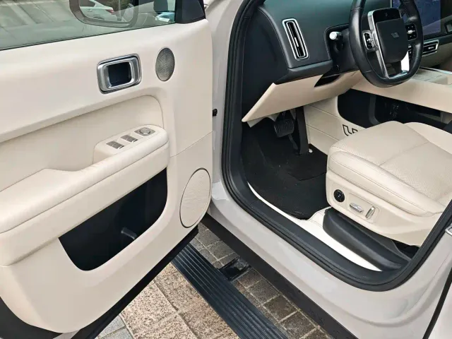 Li Auto L6 — Фото автомобиля 4