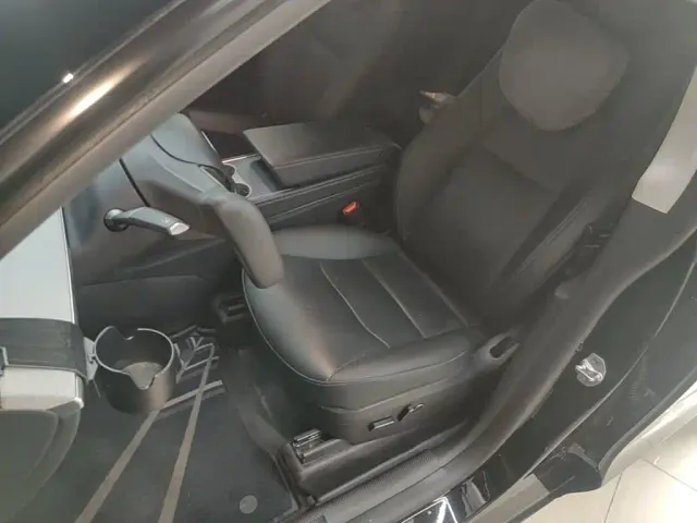 Tesla Model Y — Фото автомобиля 14