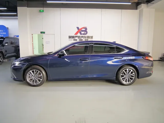 Lexus ES — Фото автомобиля 4