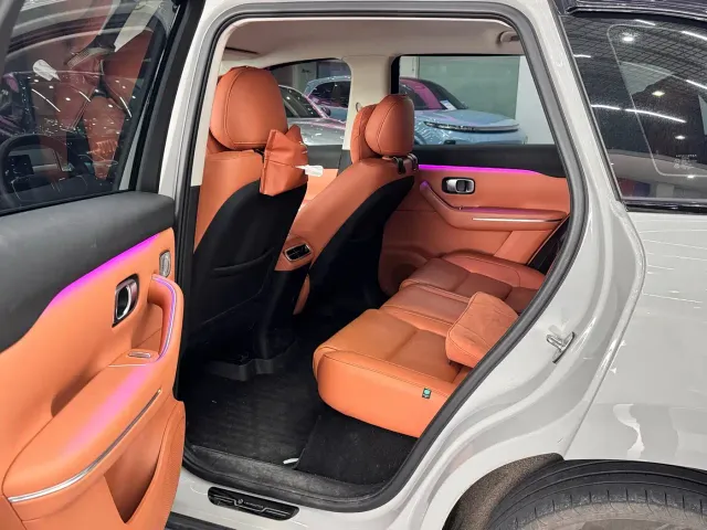 Leapmotor C10 — Фото автомобиля 14