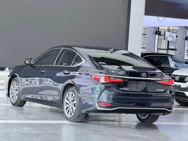 Lexus ES — Фото автомобиля 6