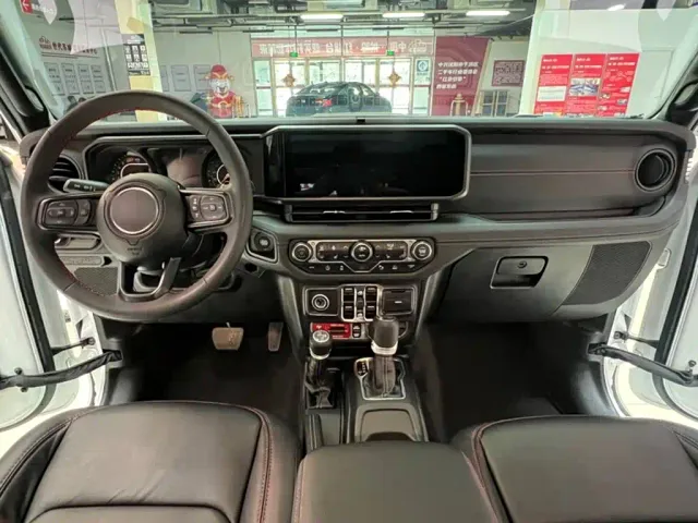 Jeep Wrangler — Фото автомобиля 7