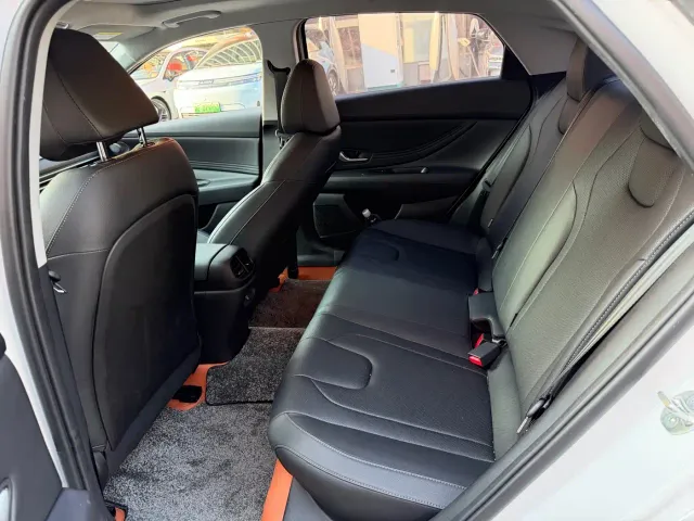 Hyundai Elantra — Фото автомобиля 5