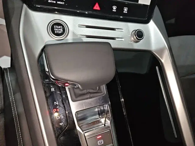 Audi Q6 — Фото автомобиля 13