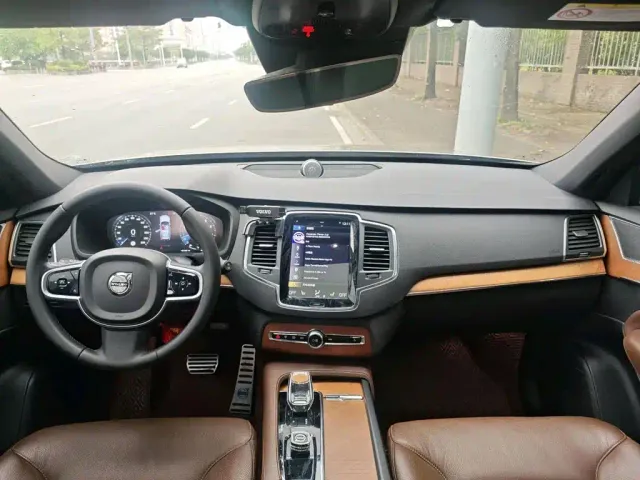 Volvo Volvo XC90 2022 B5 Smart Luxury 7-Seater — Фото автомобиля 5
