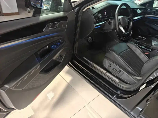 Volkswagen Passat — Фото автомобиля 5