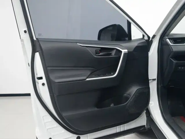 Toyota RAV4 — Фото автомобиля 6