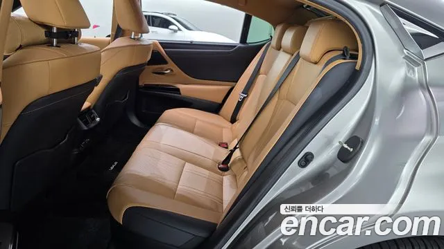 Lexus ES 7th Gen — Фото автомобиля 17