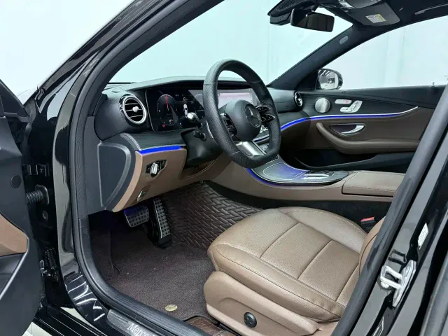 Mercedes-Benz E-Class — Фото автомобиля 4