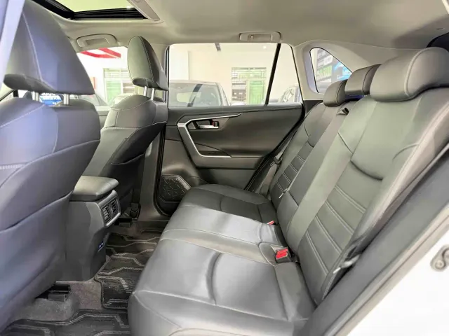 Toyota RAV4 — Фото автомобиля 6