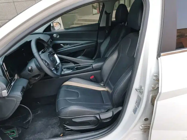 Hyundai Elantra — Фото автомобиля 14