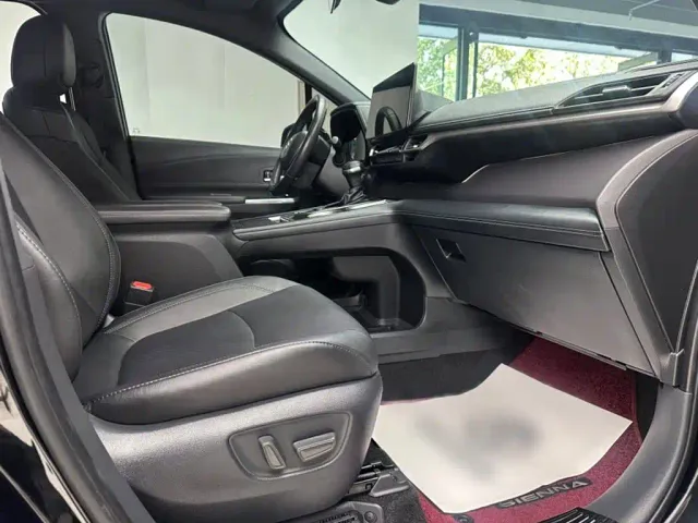 Toyota Sienna — Фото автомобиля 6